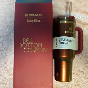 Lainey Wilson Bell Bottom Stanley